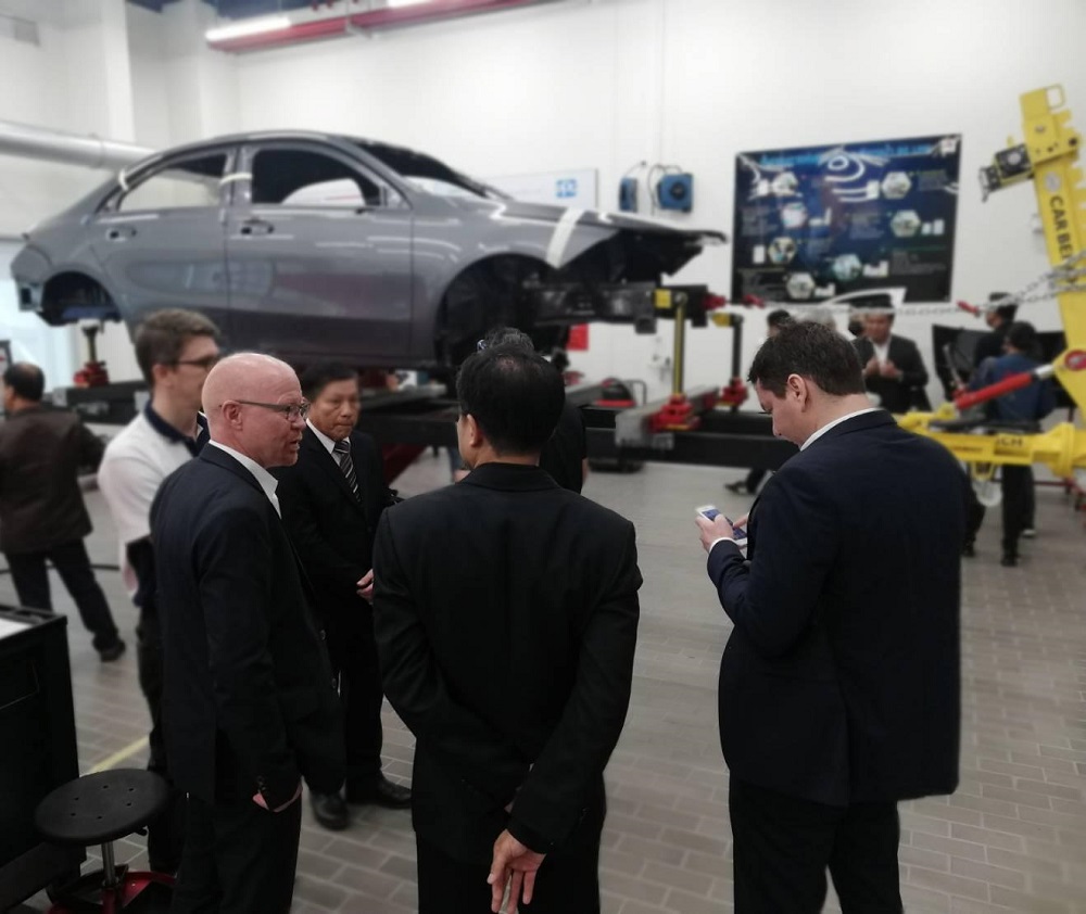 Neues Trainingszentrum MB in Thailand, Trainingsbereich mit Car Bench ausgerüstet